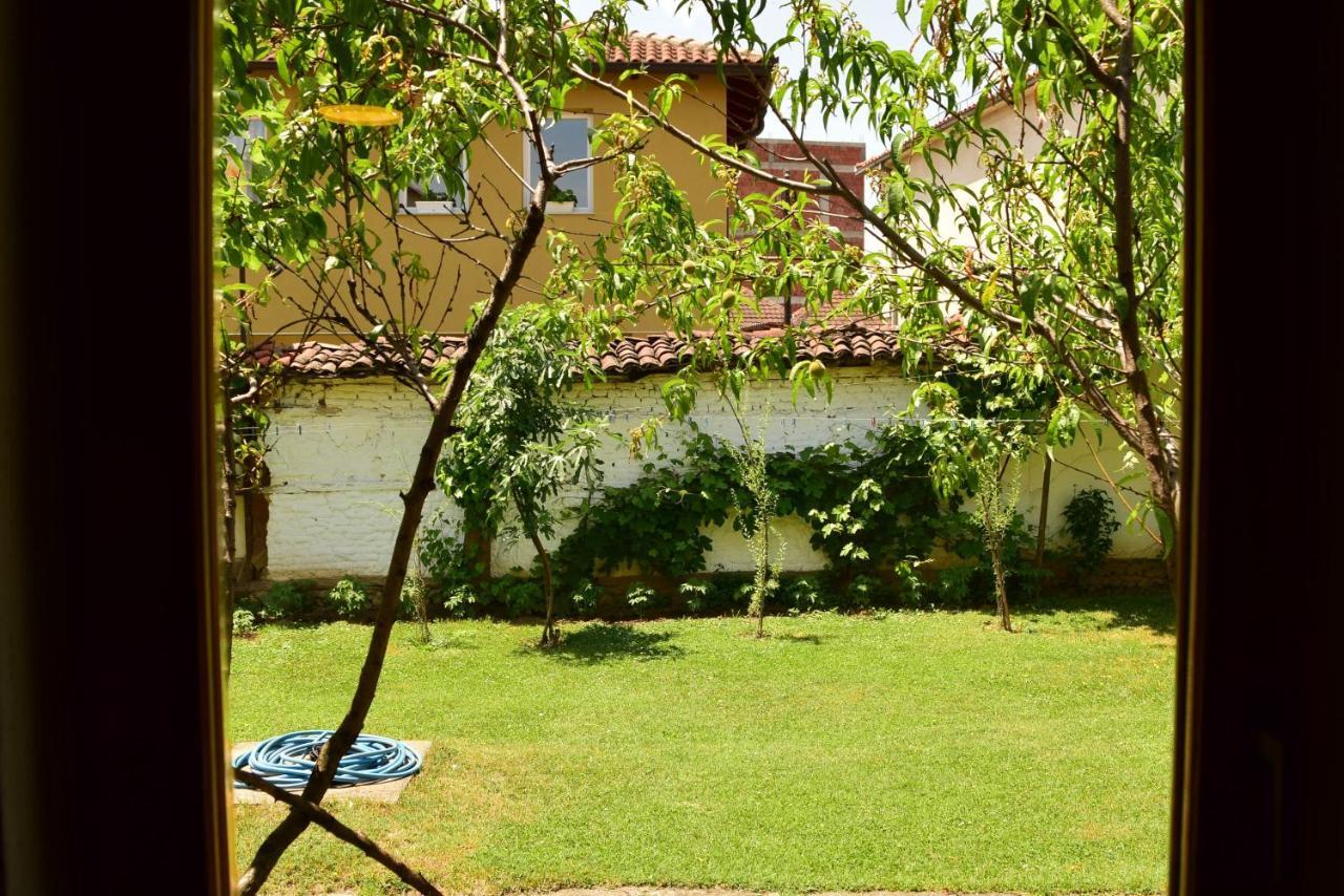 Garden Guesthouse Gjakova Exterior photo